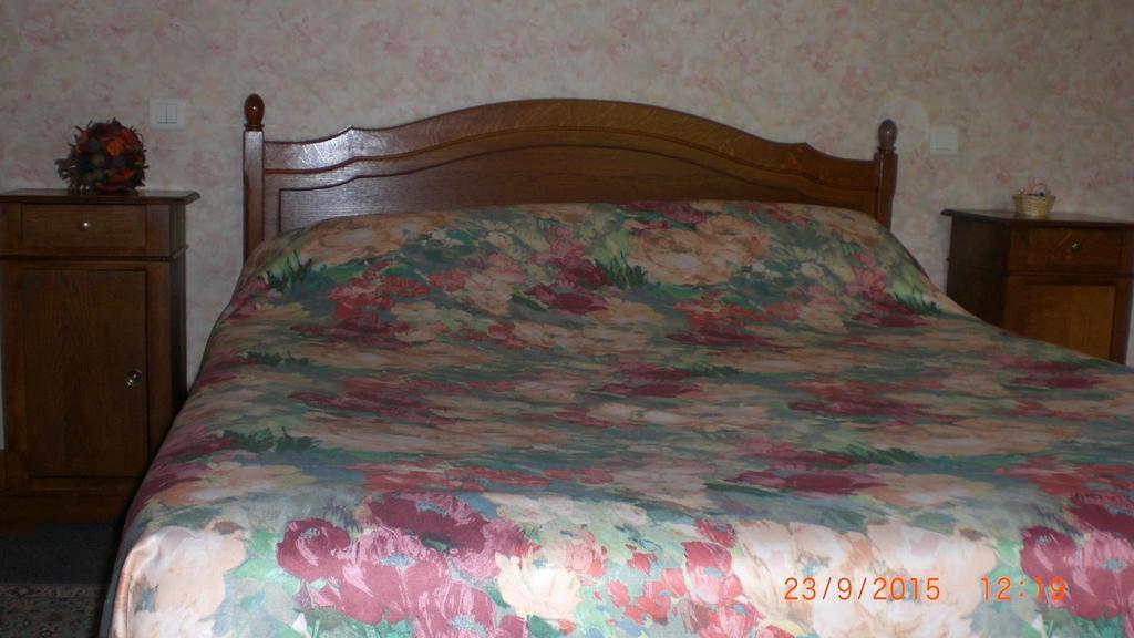 Auberge De L'Atre Quarré-les-Tombes Habitación foto
