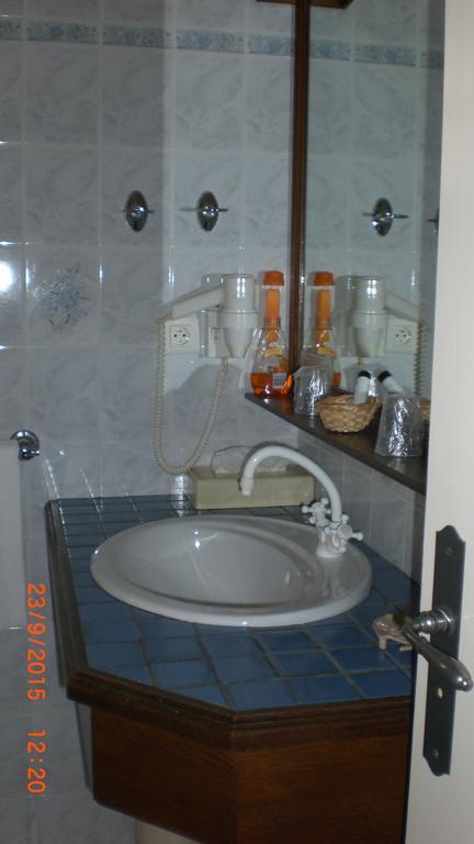Auberge De L'Atre Quarré-les-Tombes Habitación foto