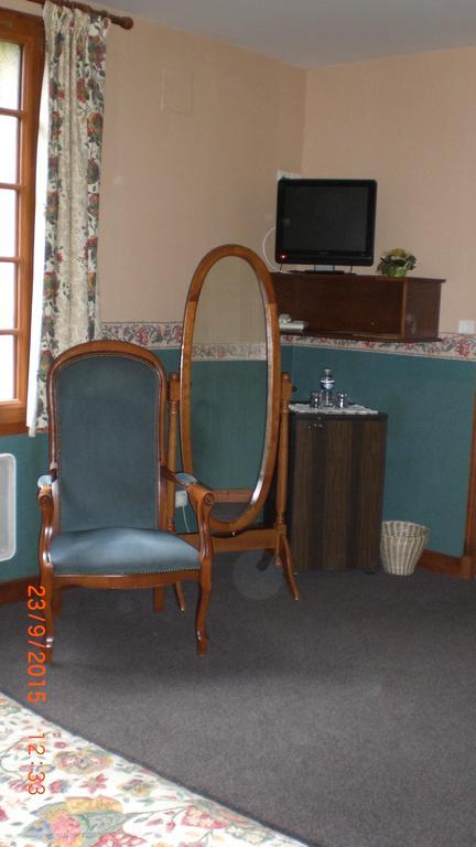 Auberge De L'Atre Quarré-les-Tombes Habitación foto